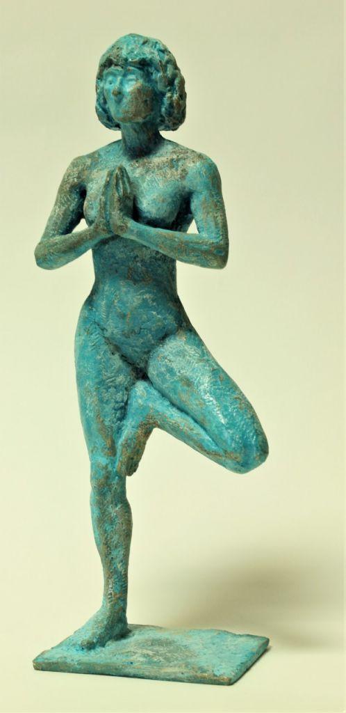Juha Menna: Jooganainen 58. (Yoga Woman 58., 2021, bronze, 16 x 10 x 10 cm)